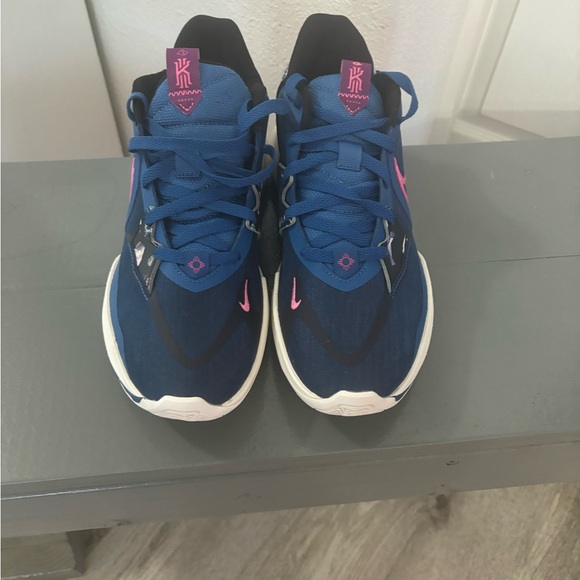 Nike Kyrie Low 5 - Picture 3 of 4